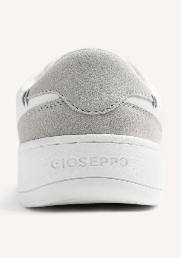 Gioseppo barefoot man Mepanda